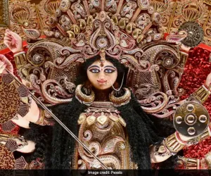 نوراتری کے تیسرے دن دیوی چندر گھنٹہ کی پوجا کرنے کی روایت ہے