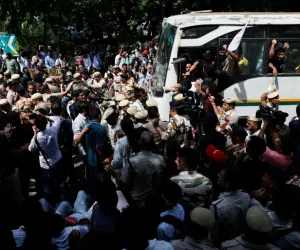 دہلی میں AAP، ممبئی میں CJP نے الیکشن کمیشن کے خلاف محاذ کھولا