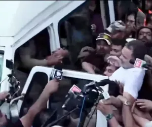 راہول اور پرینکا کو الیکشن کمیشن کے خلاف احتجاج کے دوران حراست میں لیا گیا 